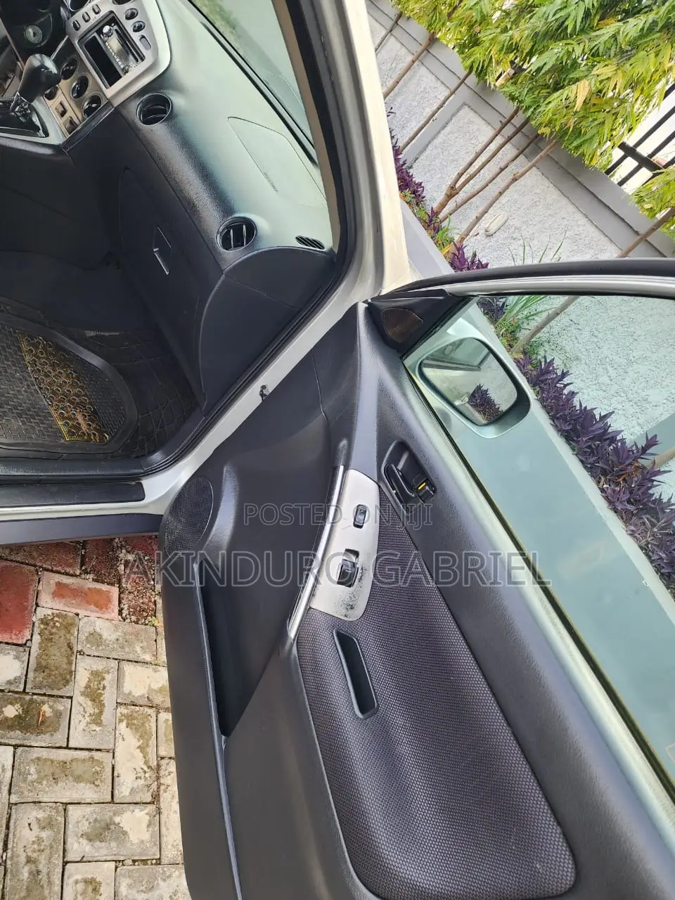Pontiac Vibe Automatic 2004 Silver