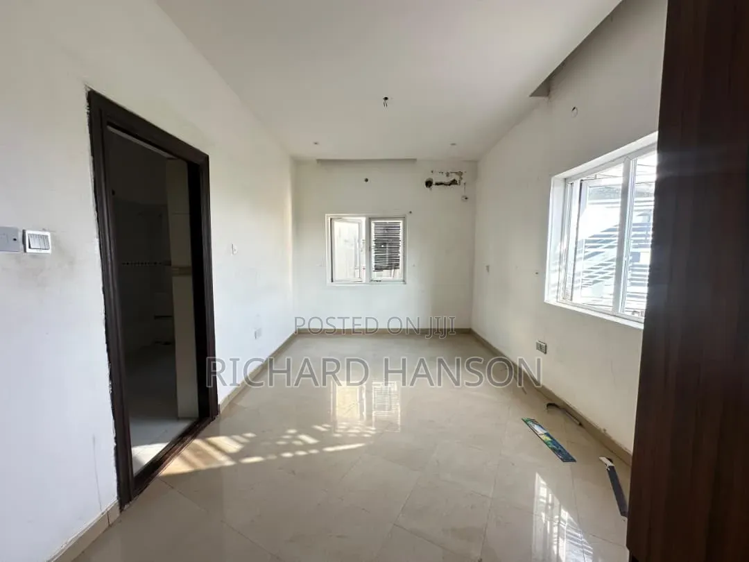 2bdrm Apartment in Eleganza, VGC / Ajah for rent