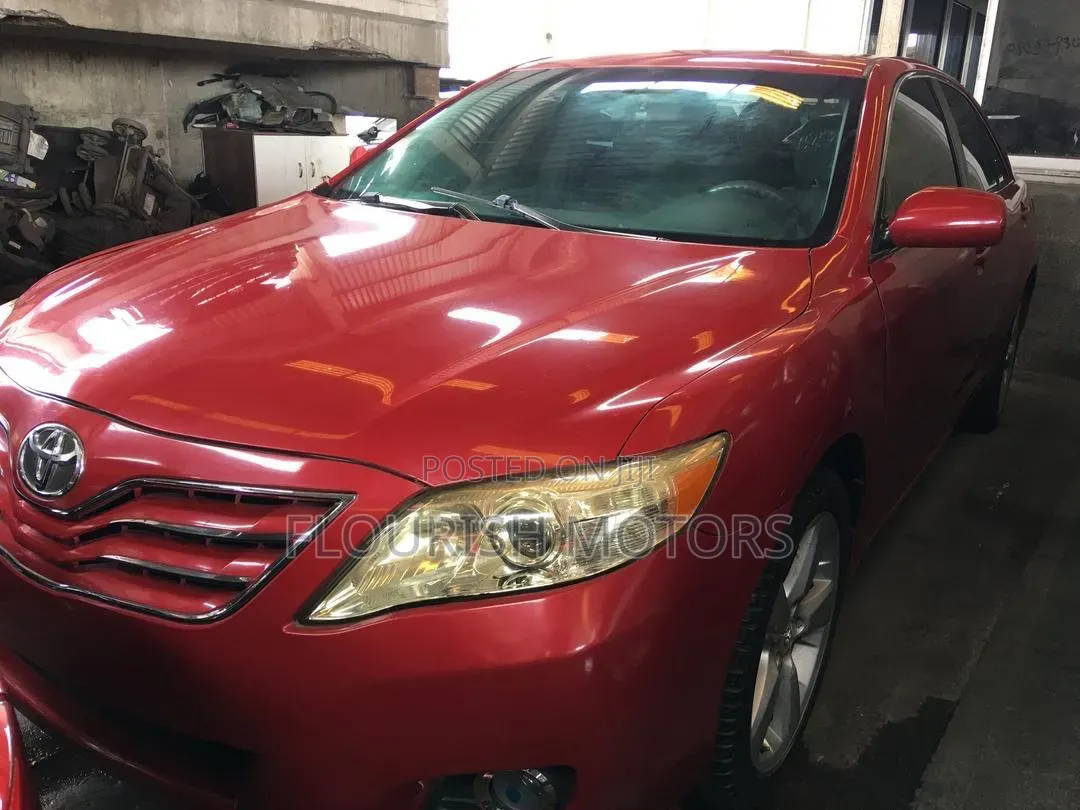 Toyota Camry XLE V6 4dr Sedan (3.5L 6cyl 6AM) 2010 Red