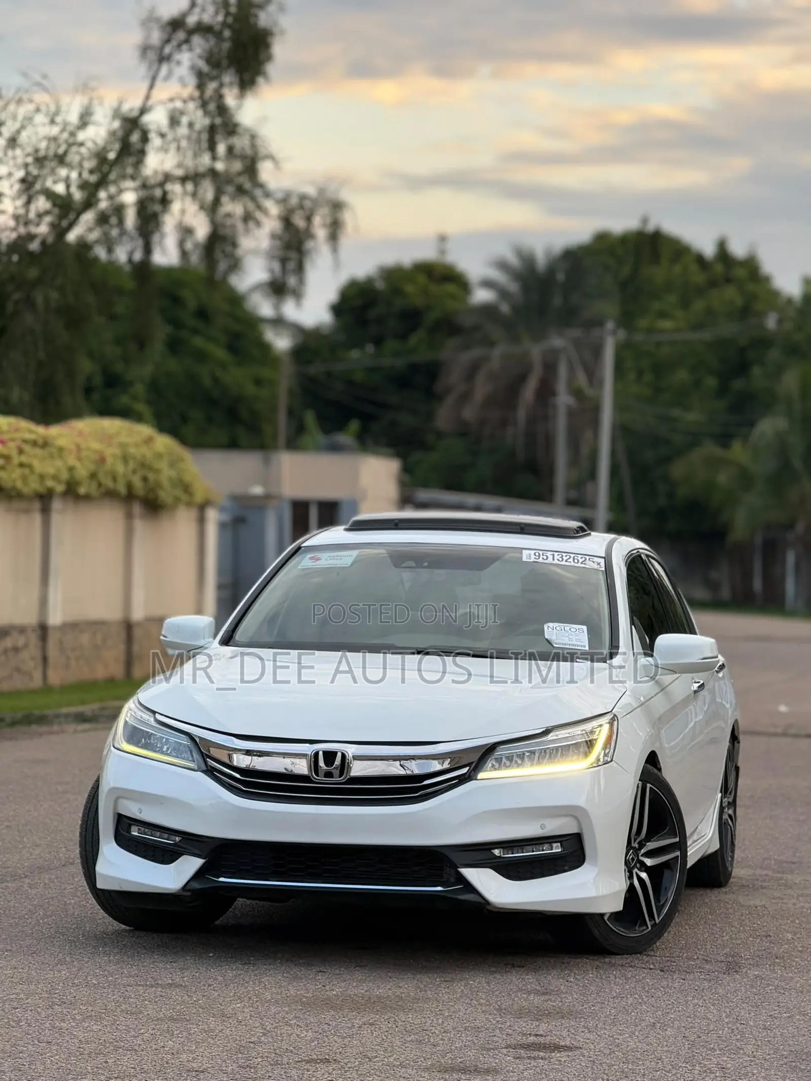 Honda Accord Touring 4dr Sedan FWD (3.5L 6cyl 6A) 2016 White