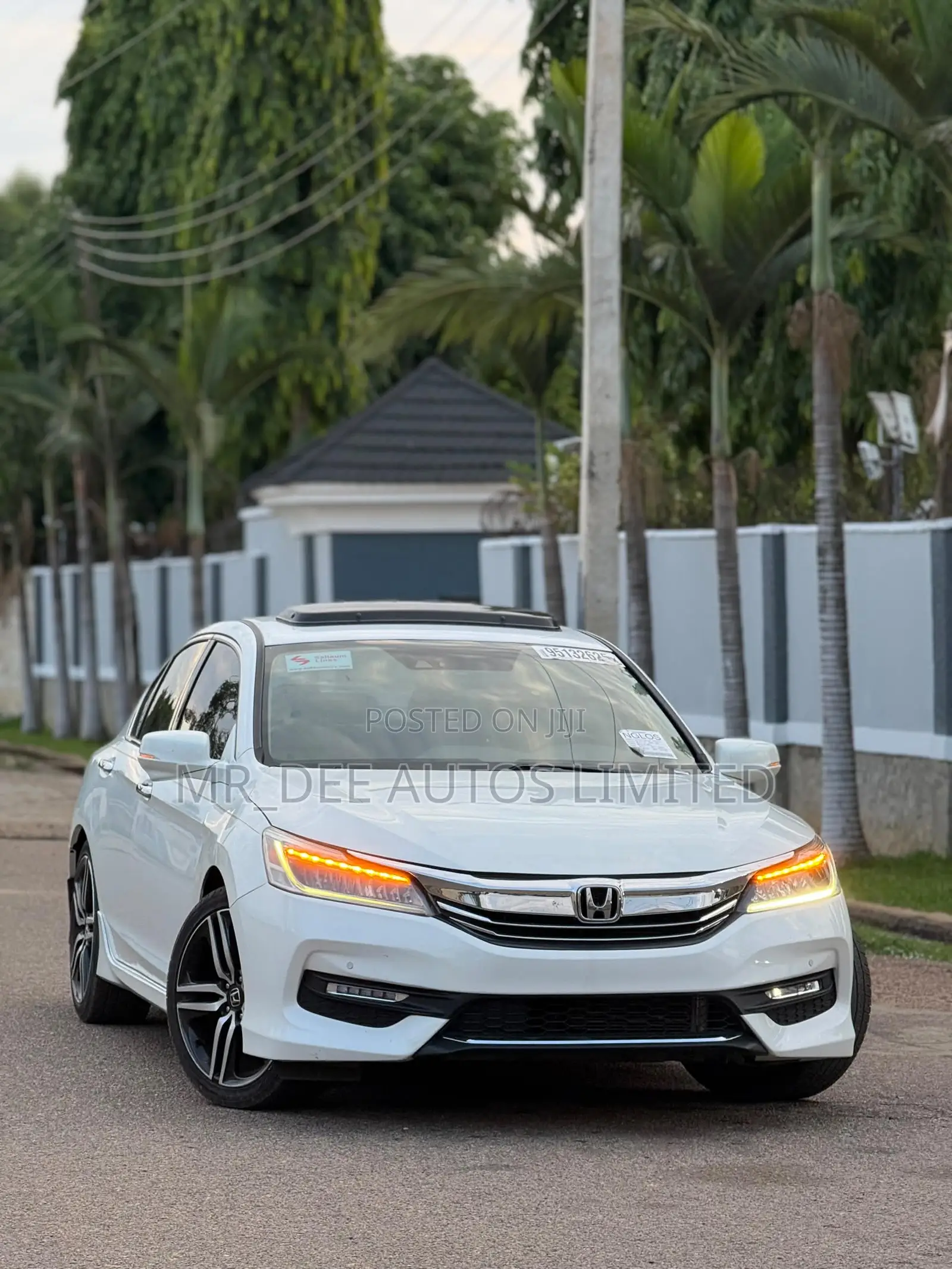 Honda Accord Touring 4dr Sedan FWD (3.5L 6cyl 6A) 2016 White
