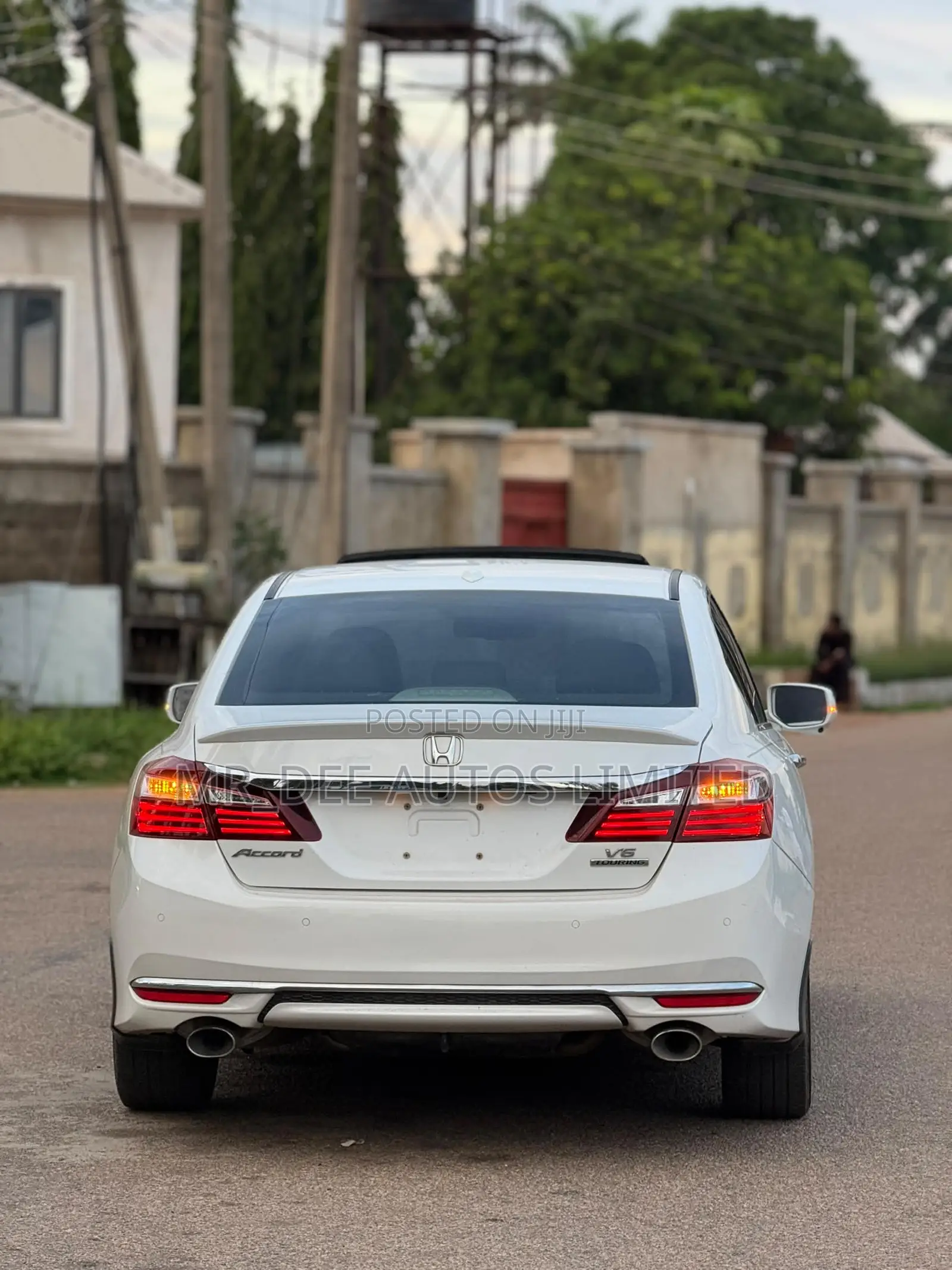 Honda Accord Touring 4dr Sedan FWD (3.5L 6cyl 6A) 2016 White