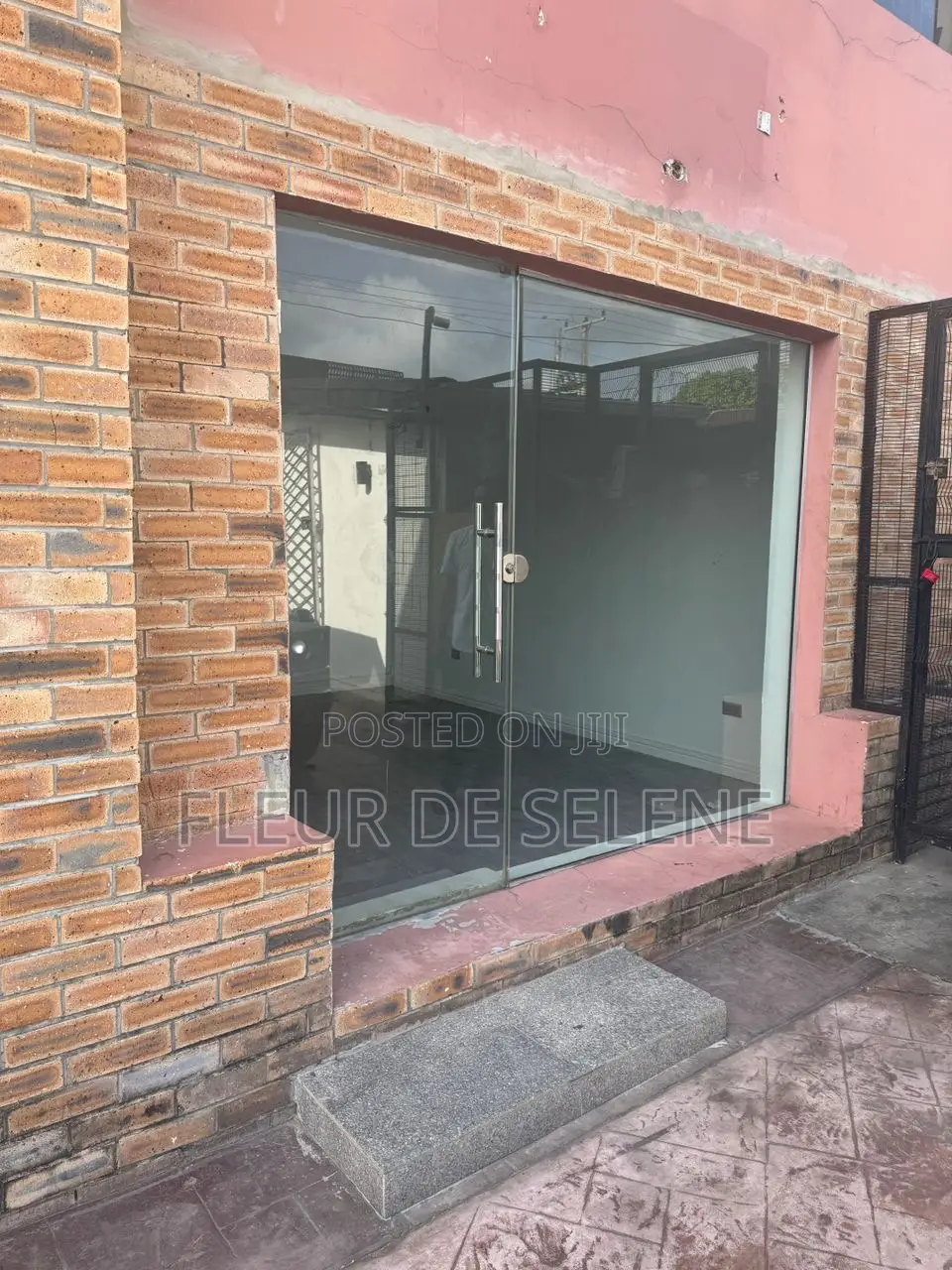Office /Shop Space || 6/8 Million || Lekki Phase 1, Lagos