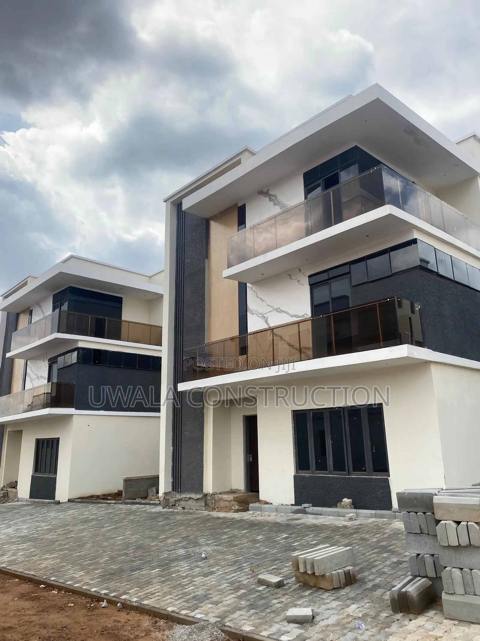 6bdrm Duplex in Guzape District for sale
