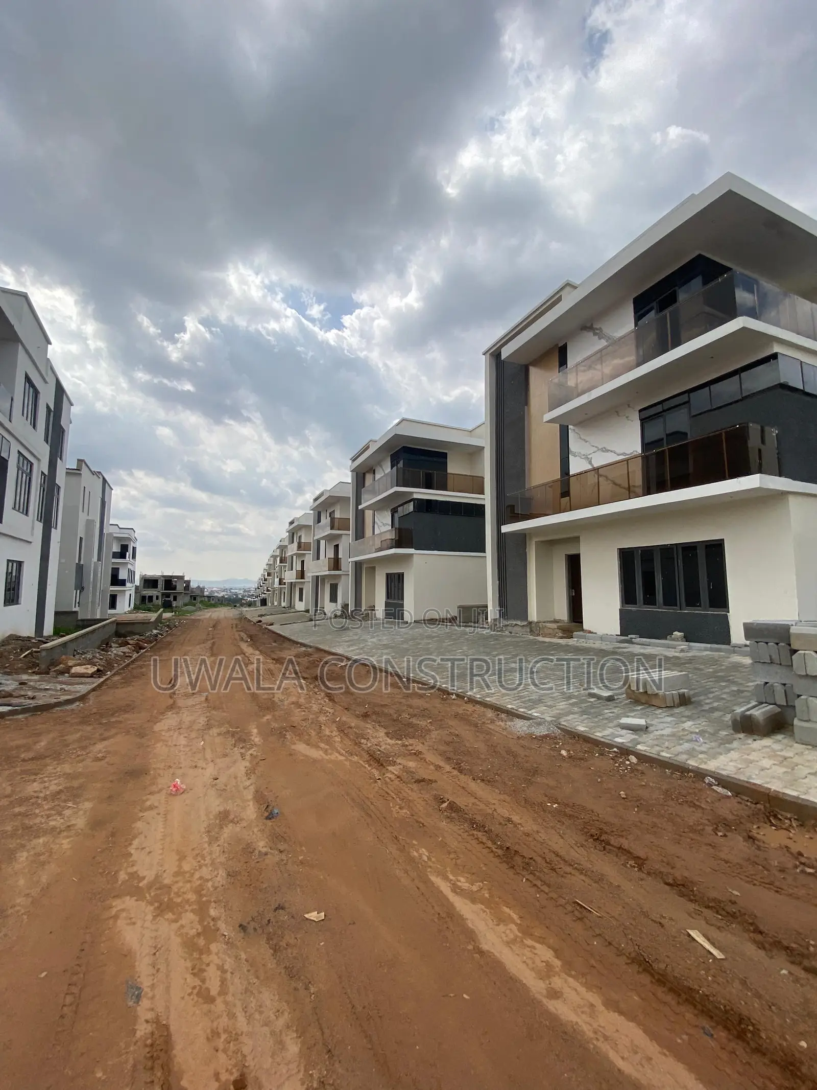 6bdrm Duplex in Guzape District for sale
