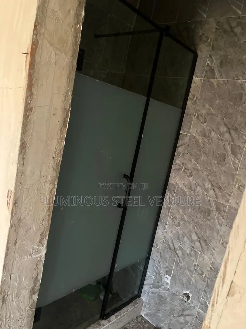Get Your Shower Cubicle Tampered Glass 10mm Thickness Black Profile
