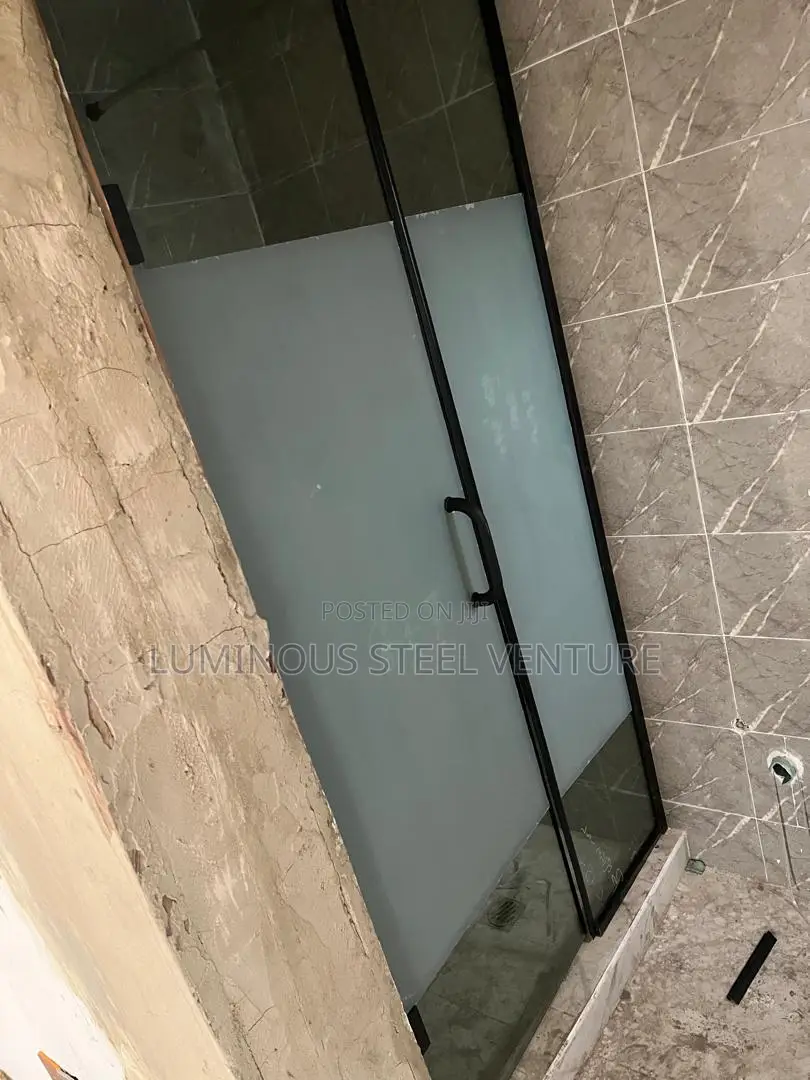 Get Your Shower Cubicle Tampered Glass 10mm Thickness Black Profile