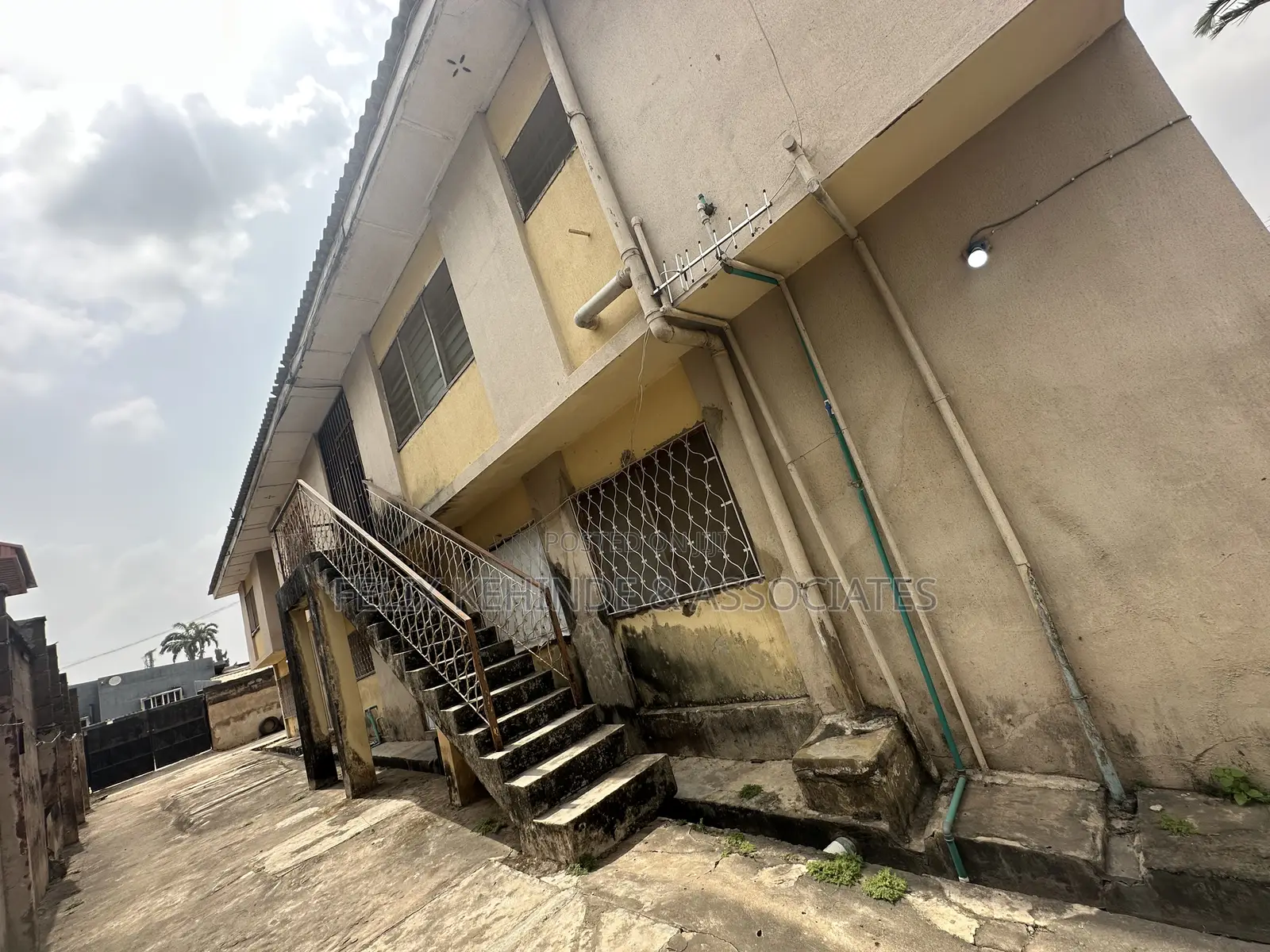 12bdrm Block of Flats in New Bodija for sale