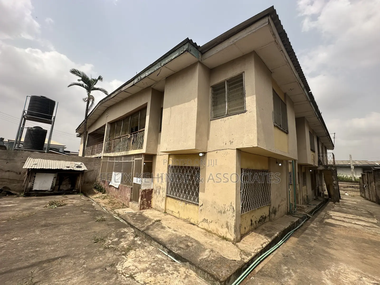 12bdrm Block of Flats in New Bodija for sale