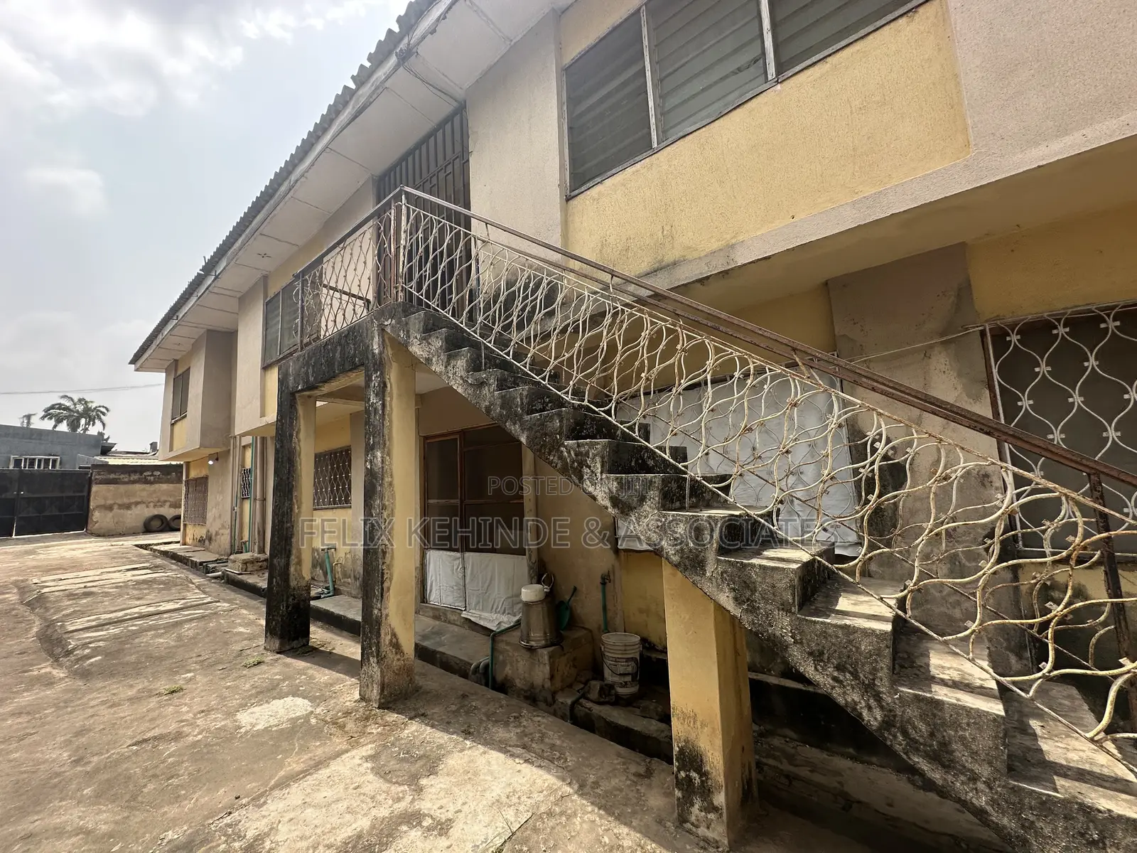 12bdrm Block of Flats in New Bodija for sale