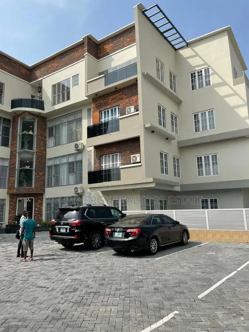 Furnished 3bdrm Apartment in Lekki Phase 1 for rent