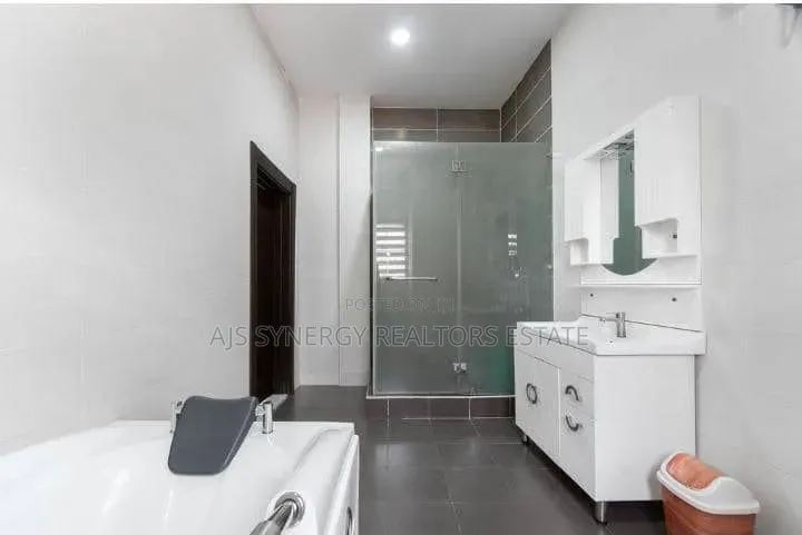 Furnished 3bdrm Apartment in Lekki Phase 1 for rent