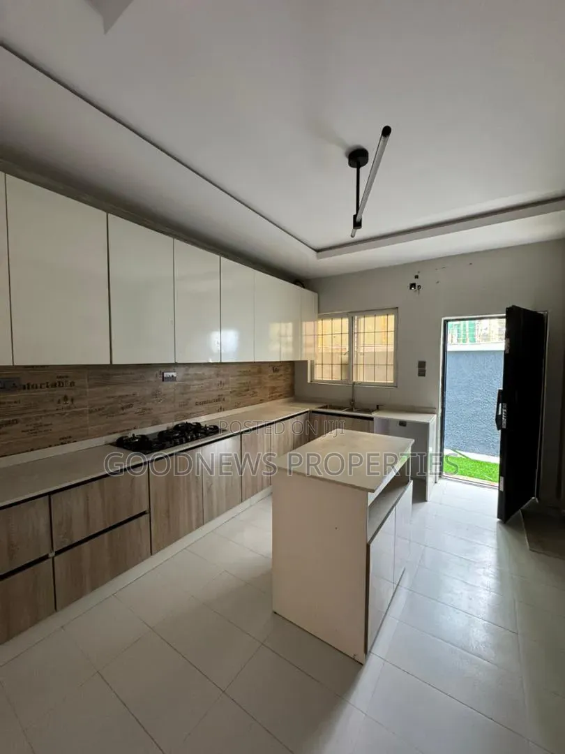 4bdrm Duplex in Vgc By Harris Drive for rent