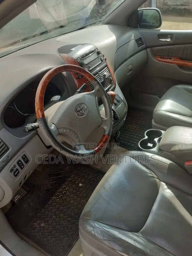 Toyota Sienna XLE Limited 2005 Gold