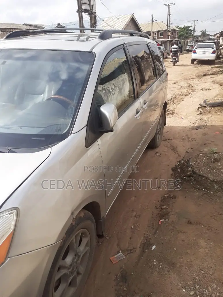 Toyota Sienna XLE Limited 2005 Gold