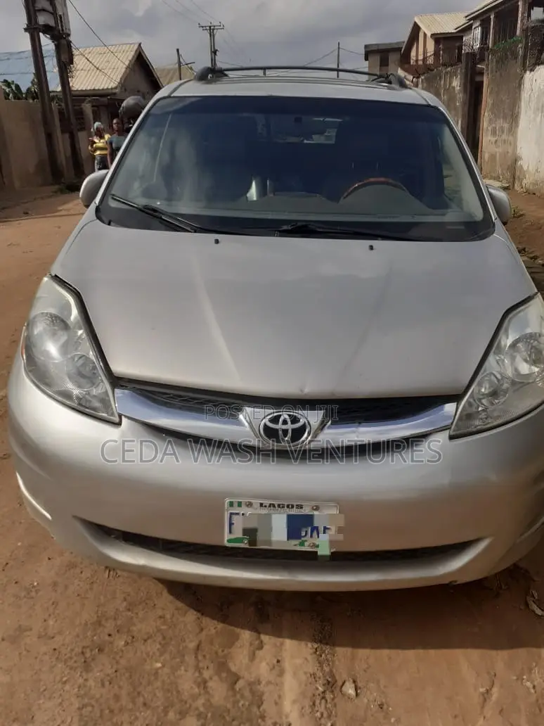 Toyota Sienna XLE Limited 2005 Gold