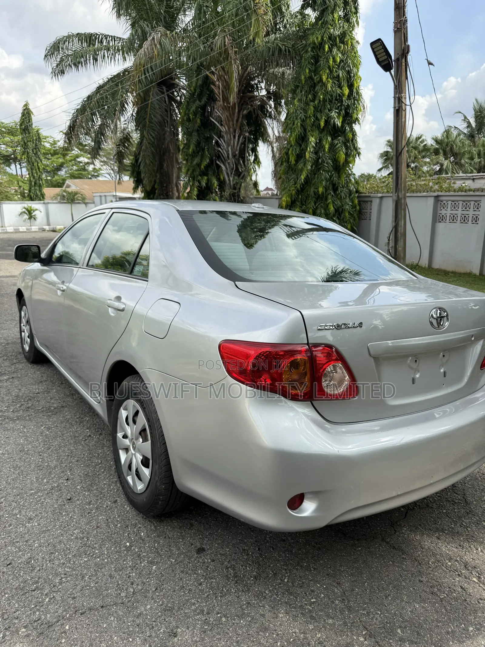 Toyota Corolla LE 4dr Sedan (1.8L 4 cyl 4A) 2009 Silver
