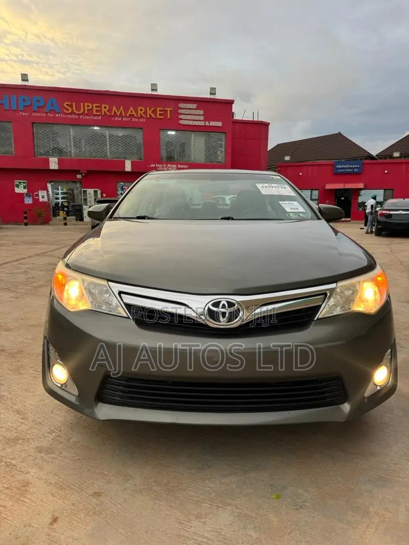 Toyota Camry 2014 Gray