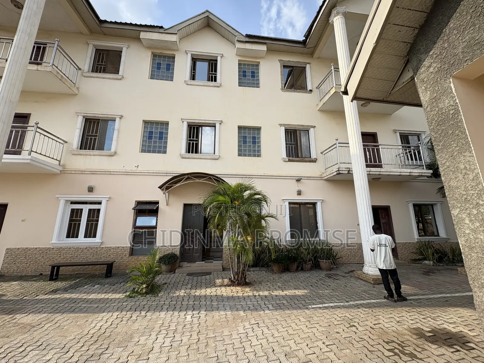 3bdrm Block of Flats in Wuye for rent