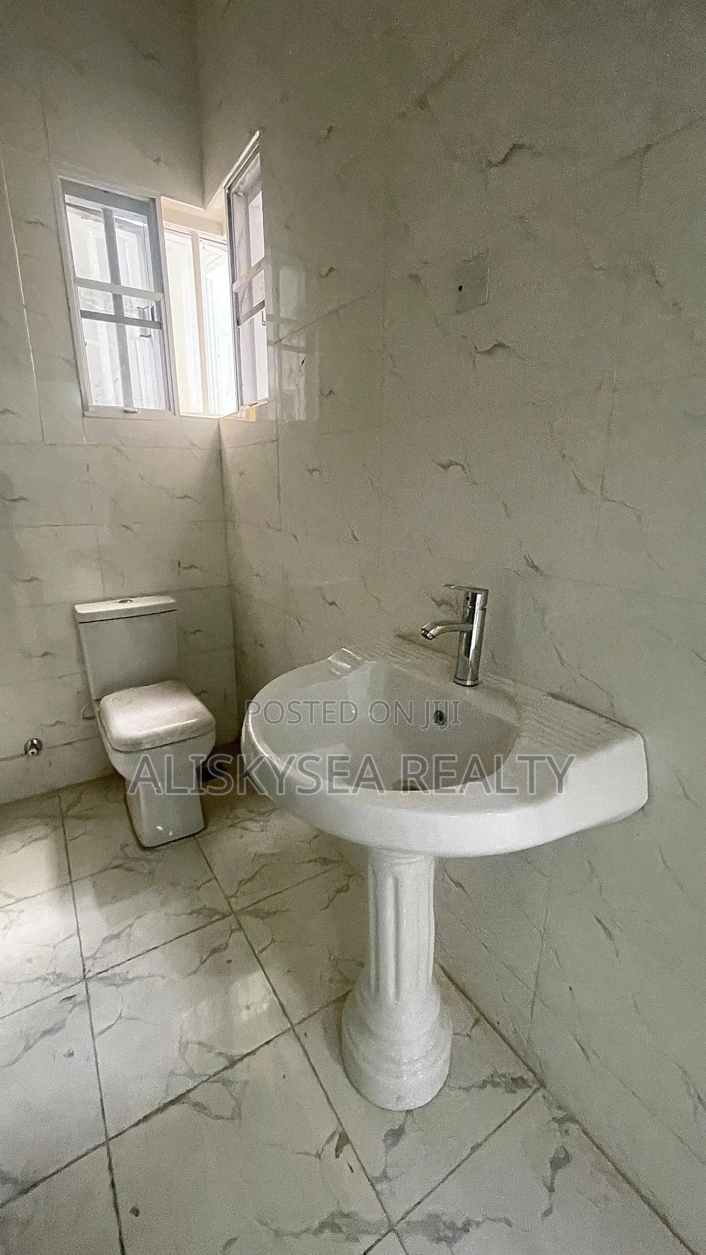 4bdrm Duplex in Eleganza, Ajah for sale