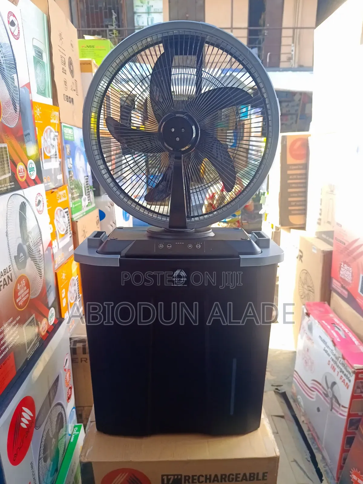 Andrakk 17" Rechargeable Mist Spray Fan
