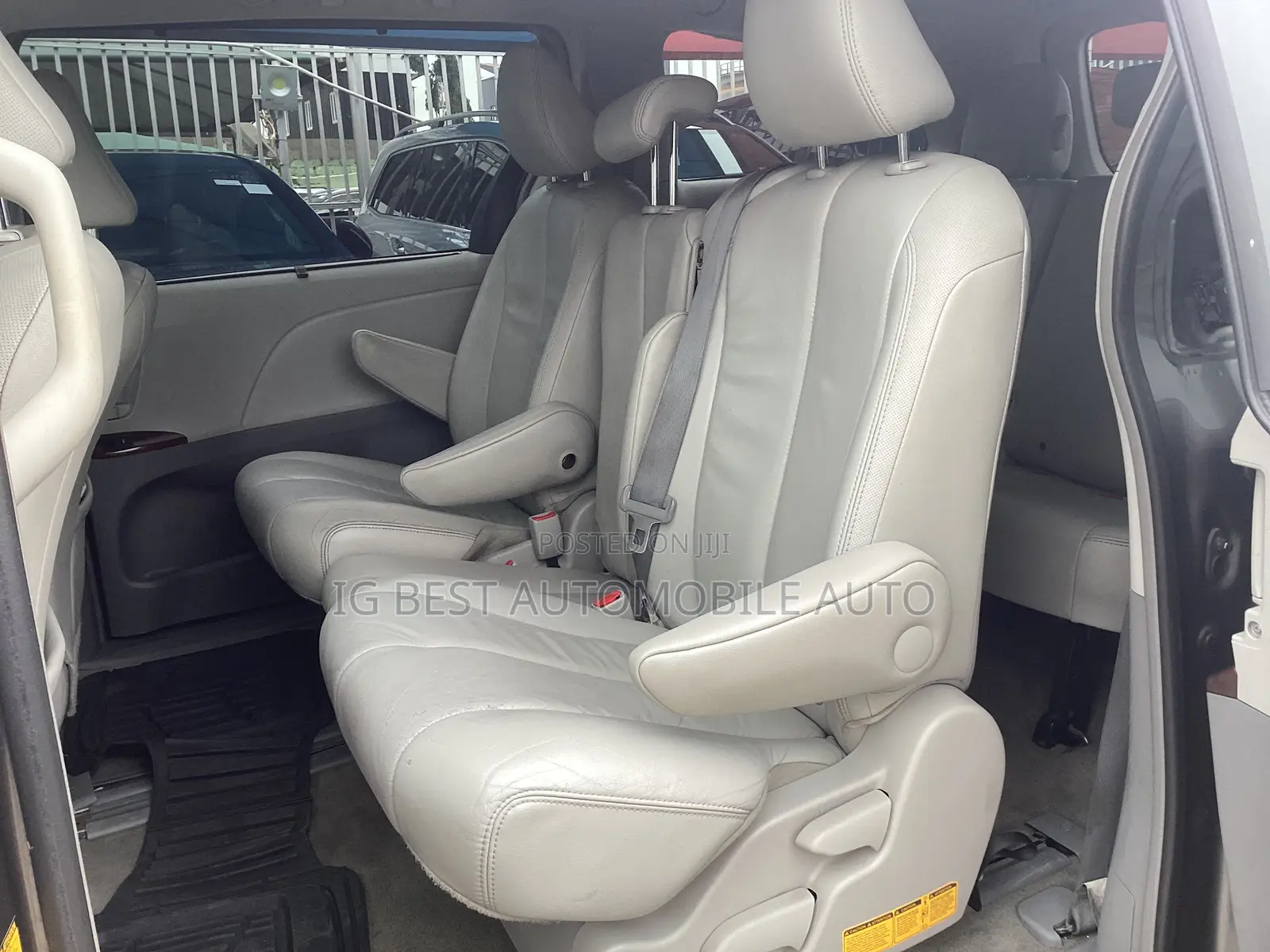 Toyota Sienna XLE 7-Passenger 4dr Minivan AWD (3.5L 6cyl 6A) 2014 Gray