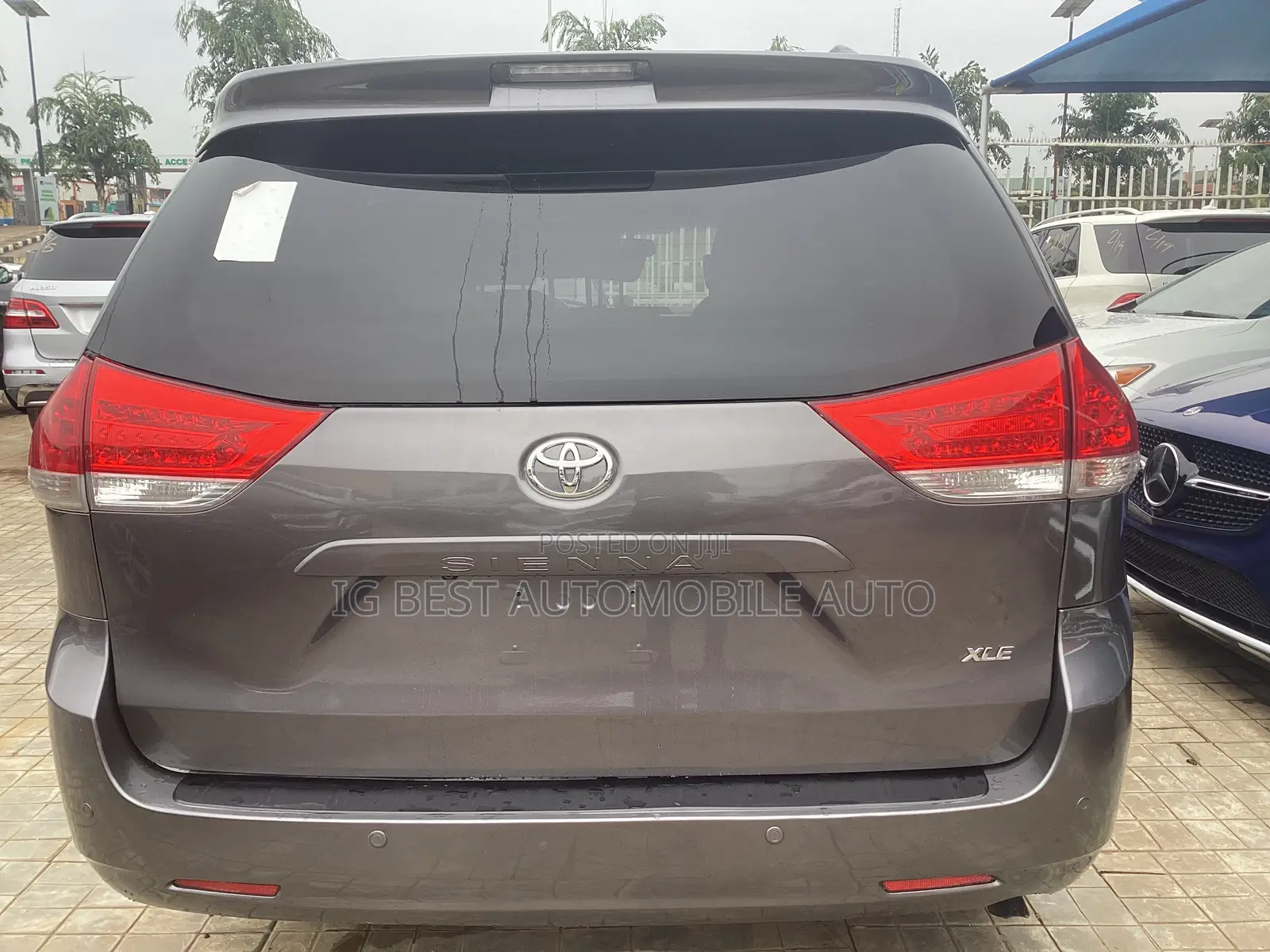 Toyota Sienna XLE 7-Passenger 4dr Minivan AWD (3.5L 6cyl 6A) 2014 Gray