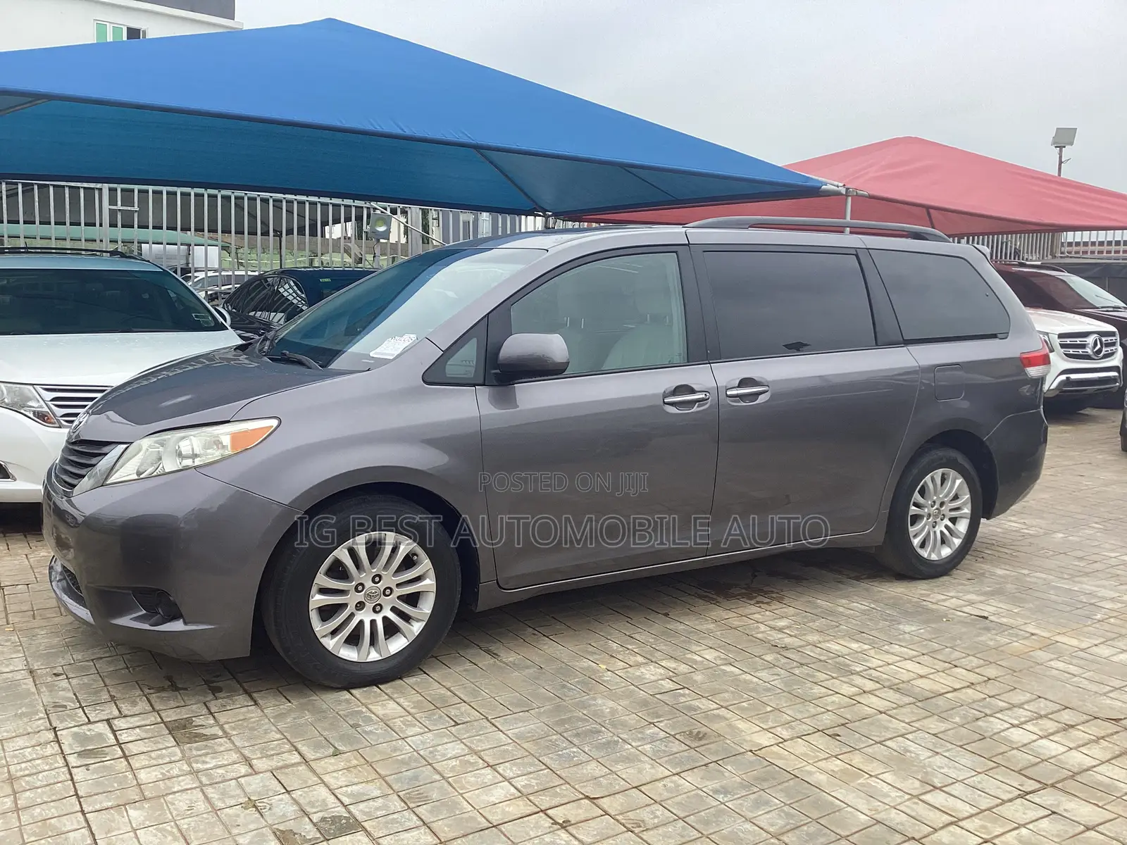Toyota Sienna XLE 7-Passenger 4dr Minivan AWD (3.5L 6cyl 6A) 2014 Gray