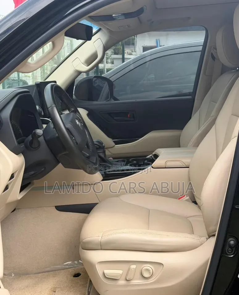 Toyota Land Cruiser 2022 Black