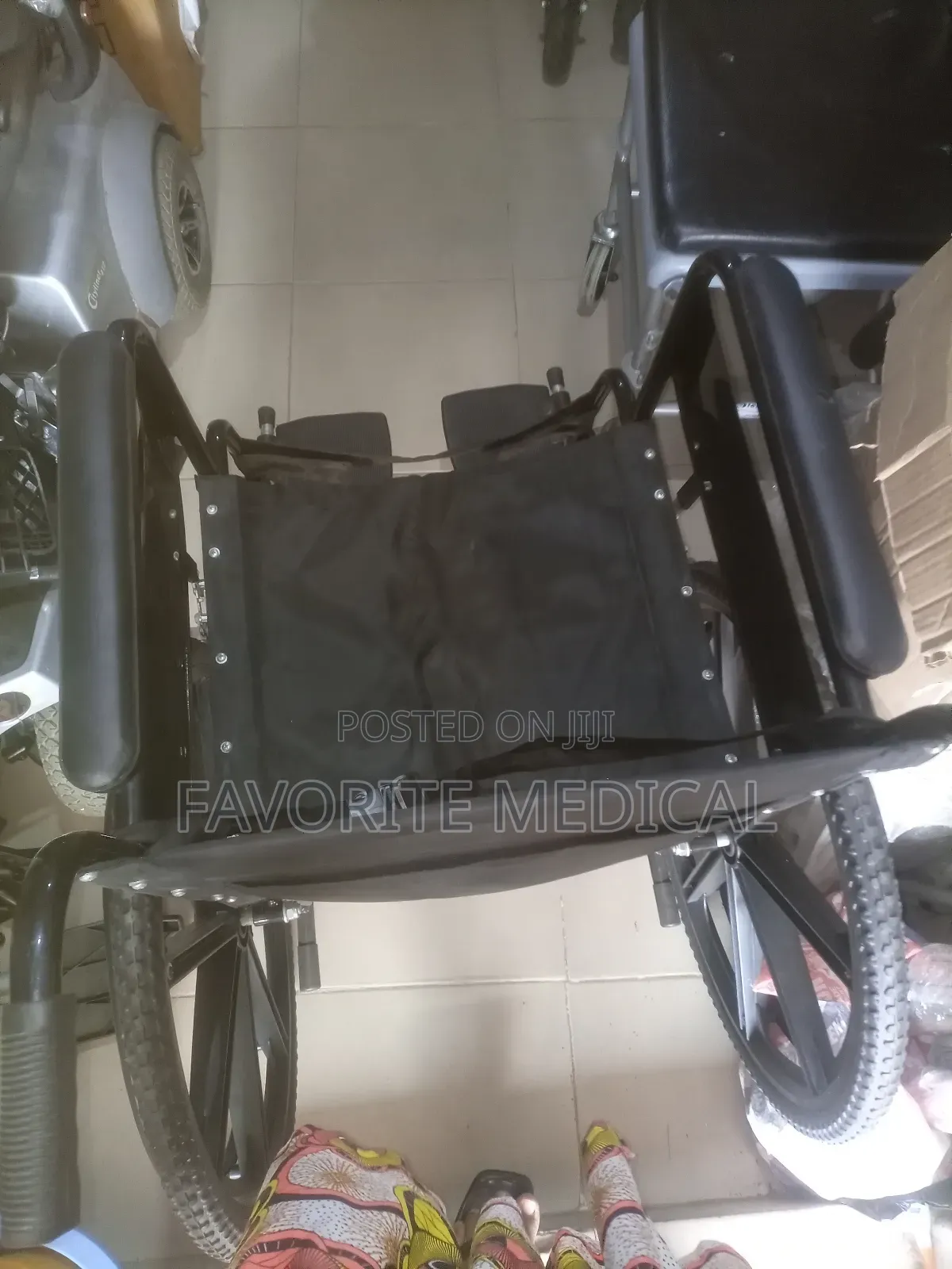 Neatly Used Foldable Wheelchair( Xl)
