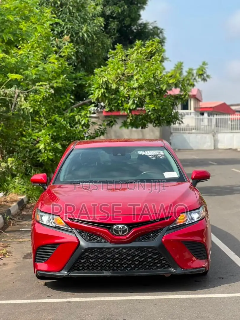 Toyota Camry SE 2021 Red