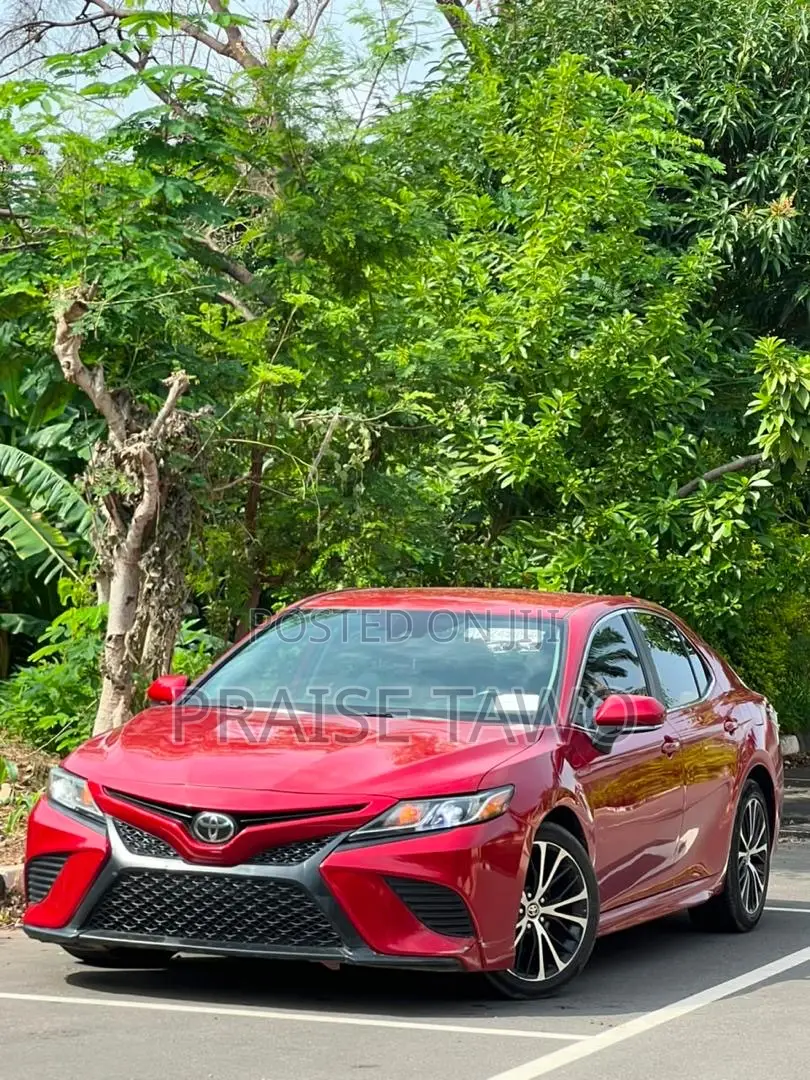 Toyota Camry SE 2021 Red