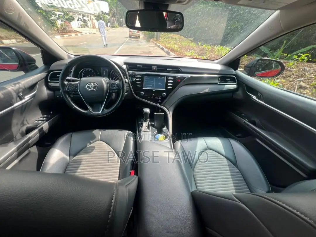 Toyota Camry SE 2021 Red