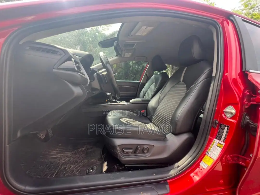 Toyota Camry SE 2021 Red