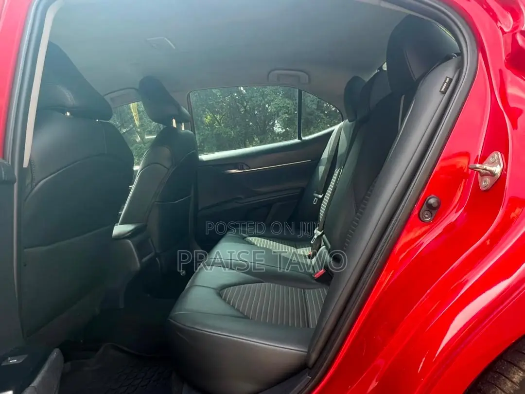 Toyota Camry SE 2021 Red