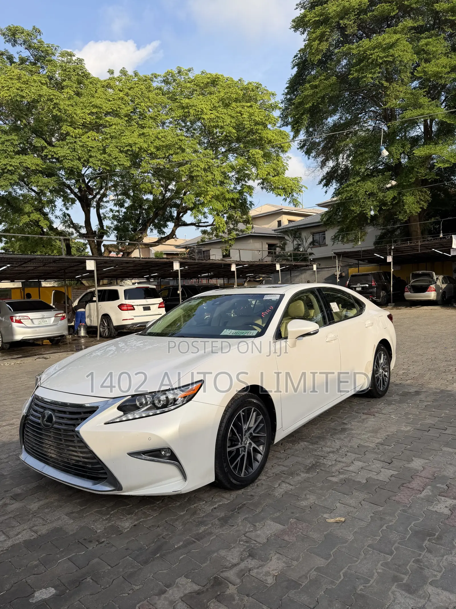 Lexus ES 350 FWD 2016 White