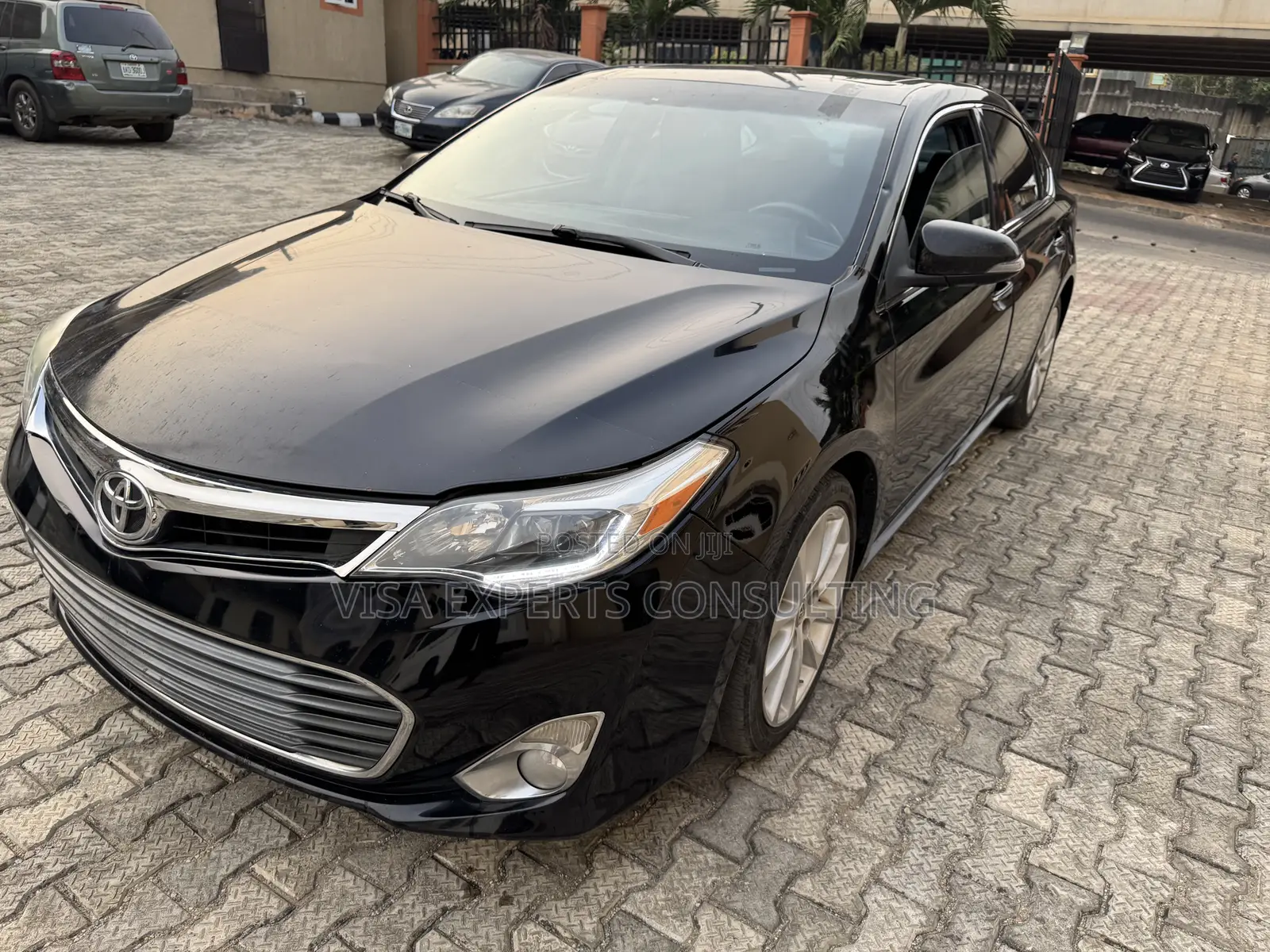 Toyota Avalon Limited Sedan FWD (3.5L 6cyl 6A) 2013 Black