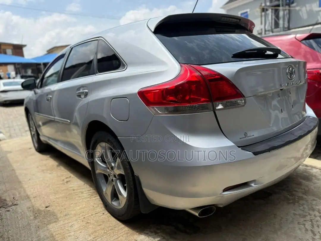 Toyota Venza 2010 Silver