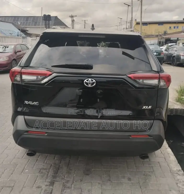 Toyota RAV4 XLE 2021 Black