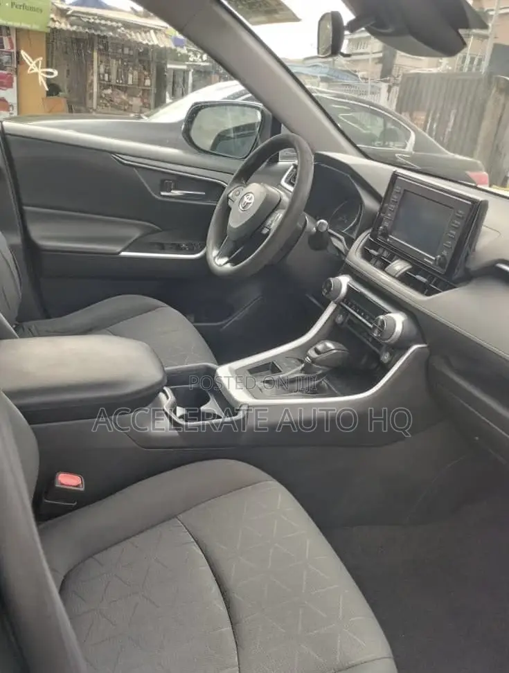 Toyota RAV4 XLE 2021 Black