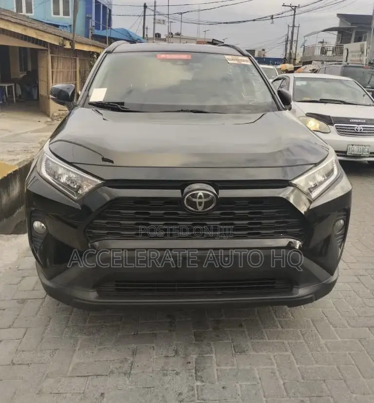 Toyota RAV4 XLE 2021 Black