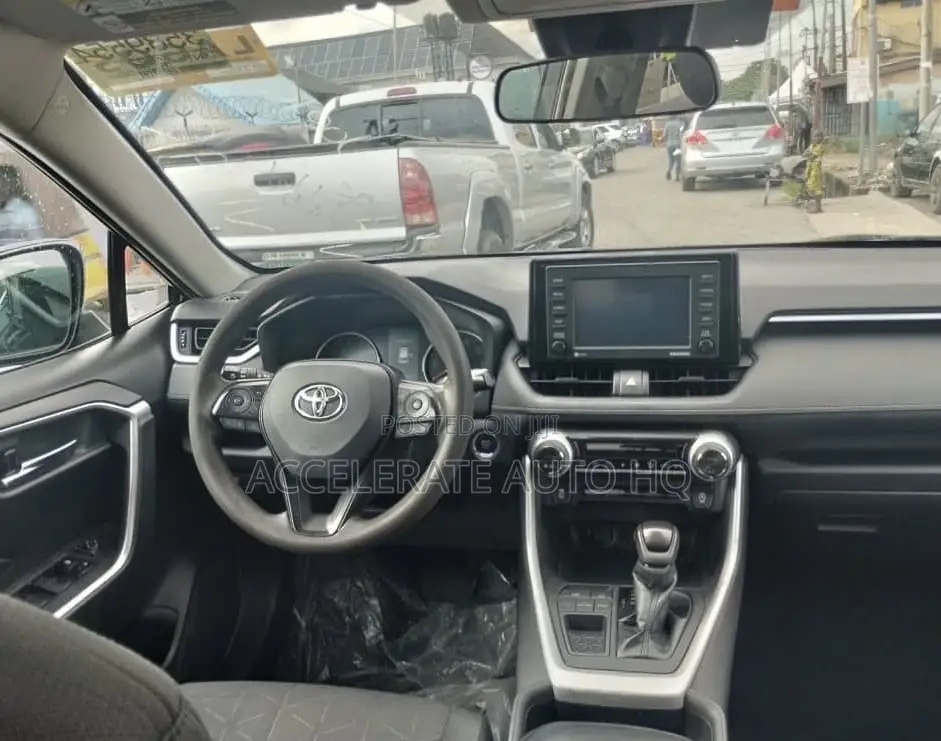 Toyota RAV4 XLE 2021 Black