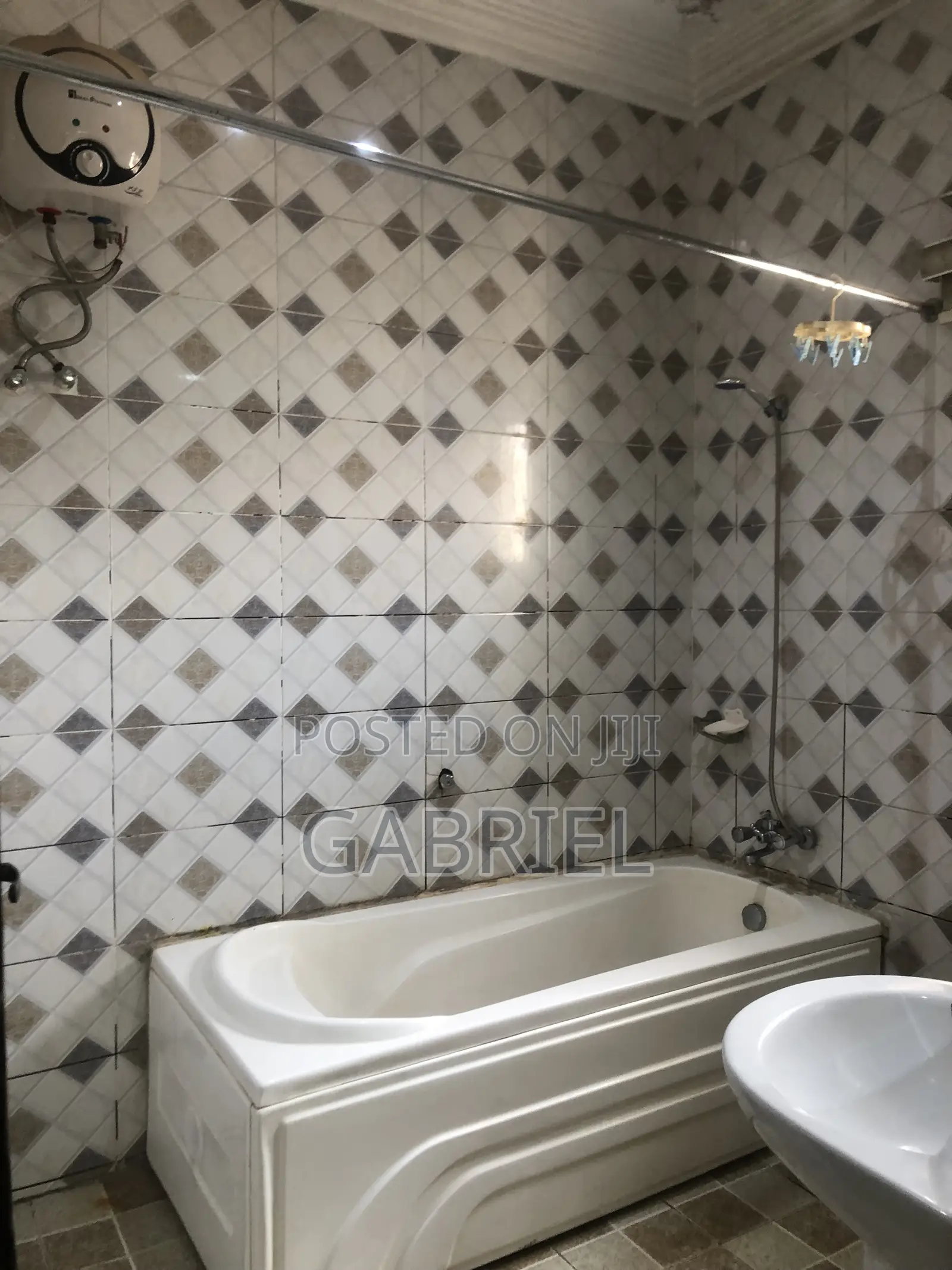 2bdrm Block of Flats in Off News Engineering, Dawaki for rent