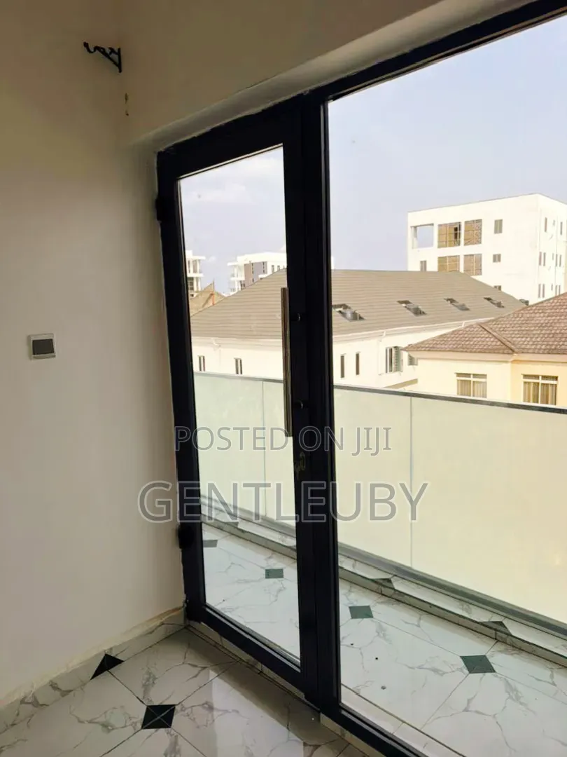 2bdrm Apartment in Conservation Rd, Lekki Phase 2 for rent