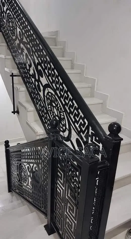 Lessa Cut Staircase