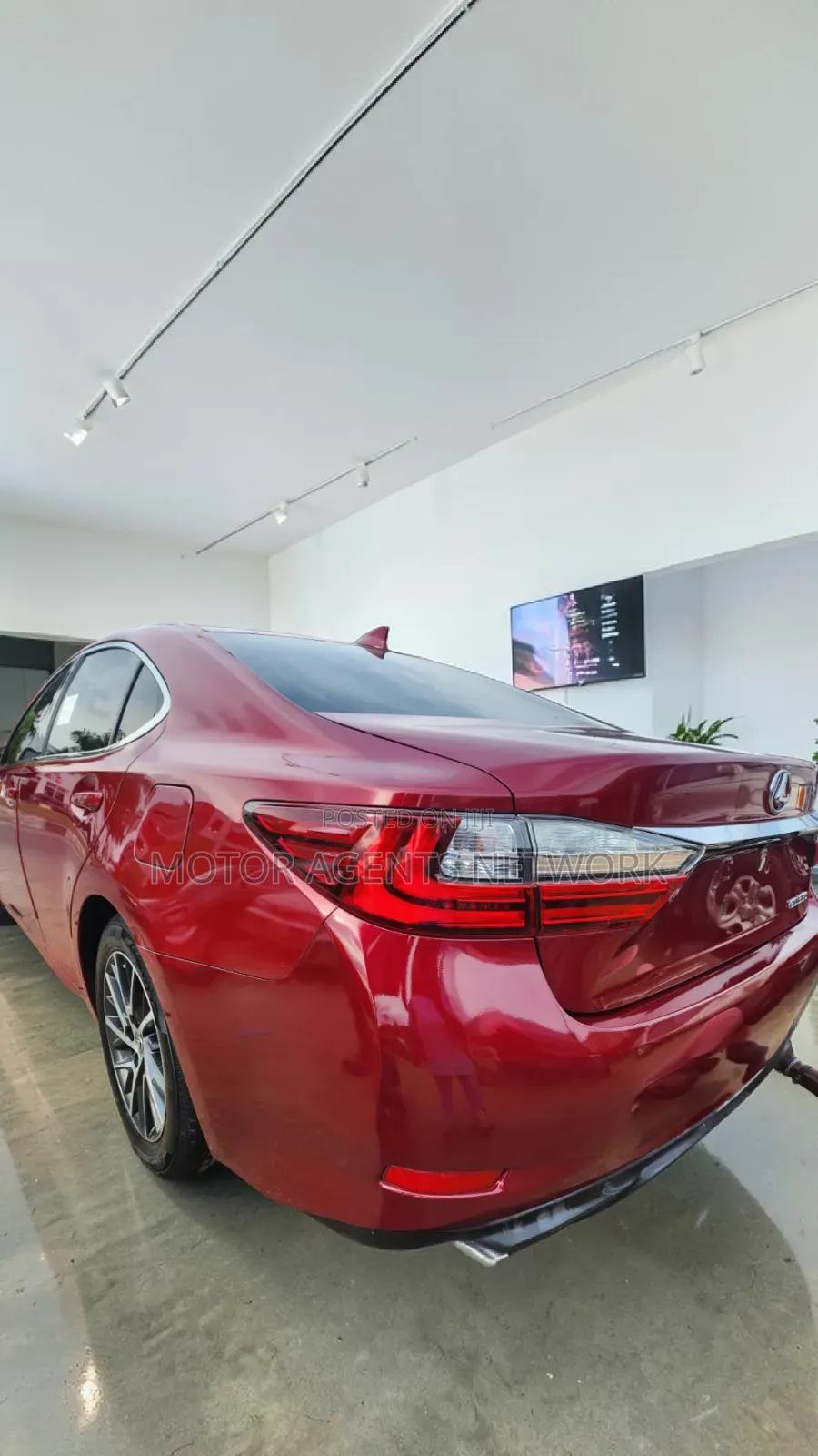 Lexus ES 2018 Red