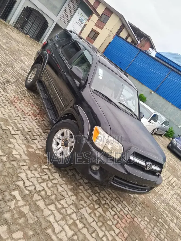 Toyota Sequoia 2005 Gray