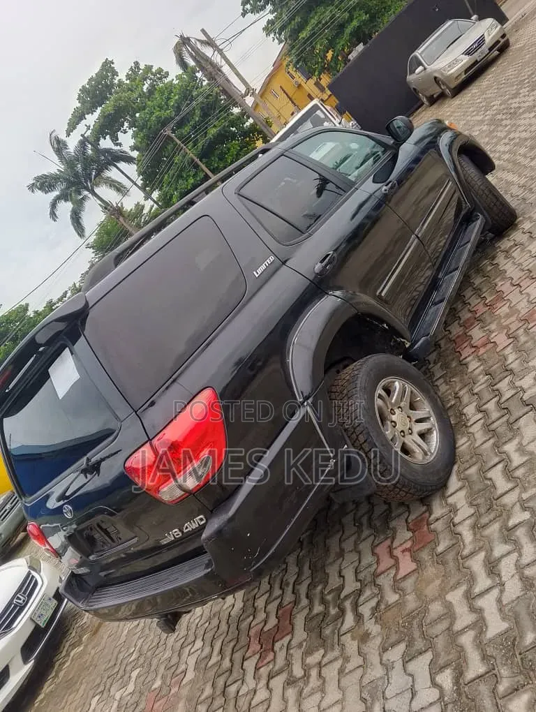 Toyota Sequoia 2005 Gray