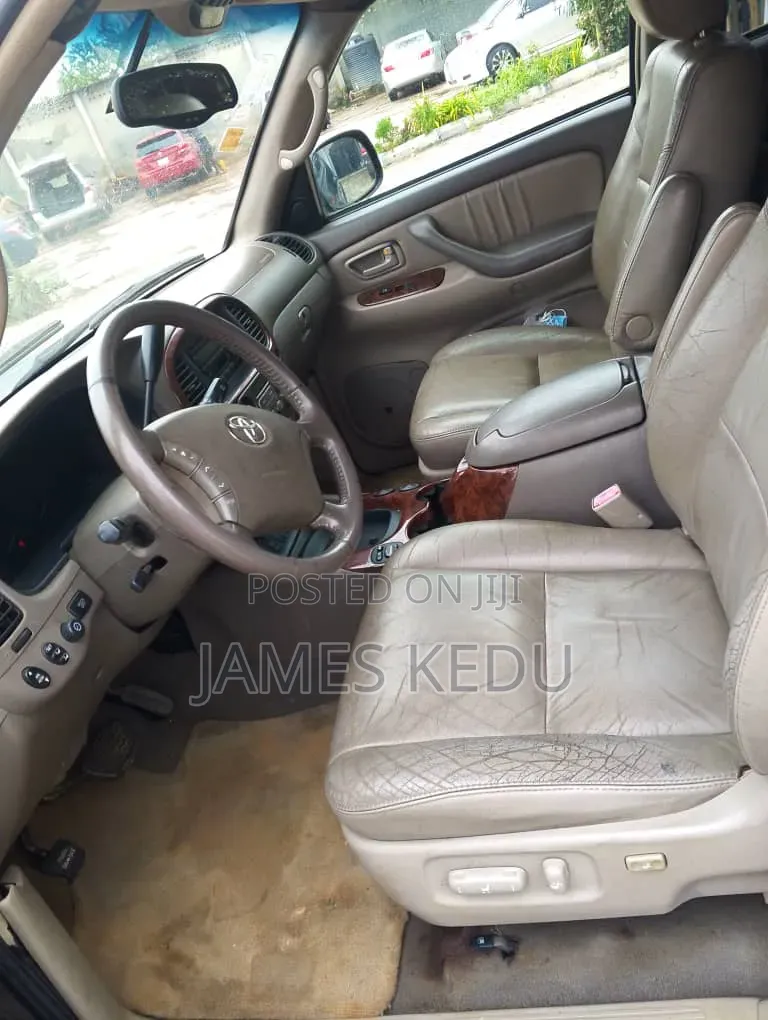 Toyota Sequoia 2005 Gray