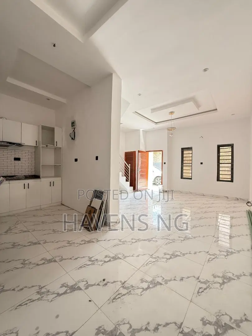2bdrm Duplex in Lekki Phase 2 for sale